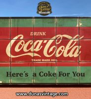 !Nueva línea de carteles pintados sobre azulejos¡ Publicidad 1955 Coca-Cola.