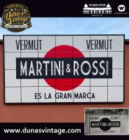 Publicidad sobre Azulejos Martini & Rossi Tamaño 100x64cm Warner Music Station.
