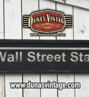 Cartel de Madera WALL STREET STATION.