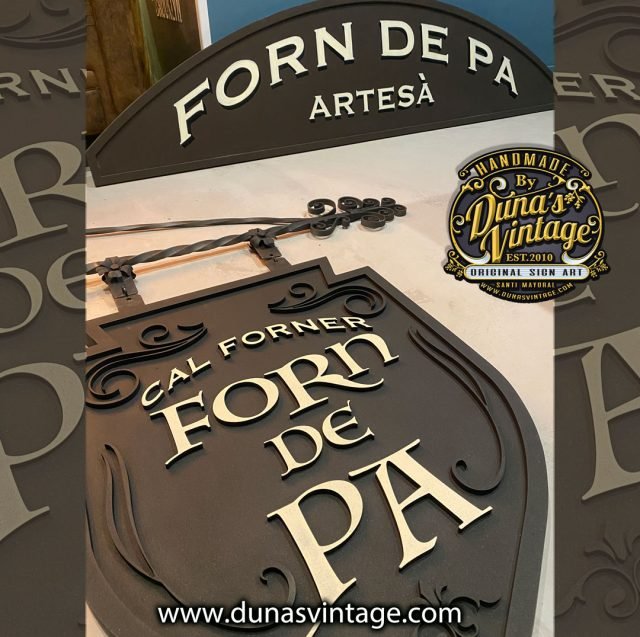 Cartel tipo escudo a dos caras CAL FORNER FORN DE PA.