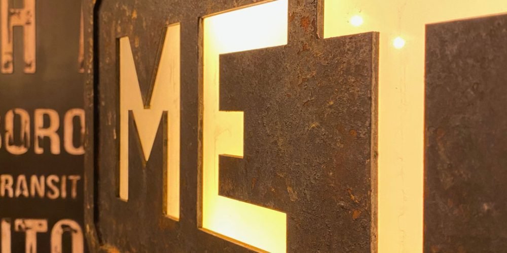 Caja de luz Metro Urquinaona – Estilo Retro Industrial, Duna´s Vintage