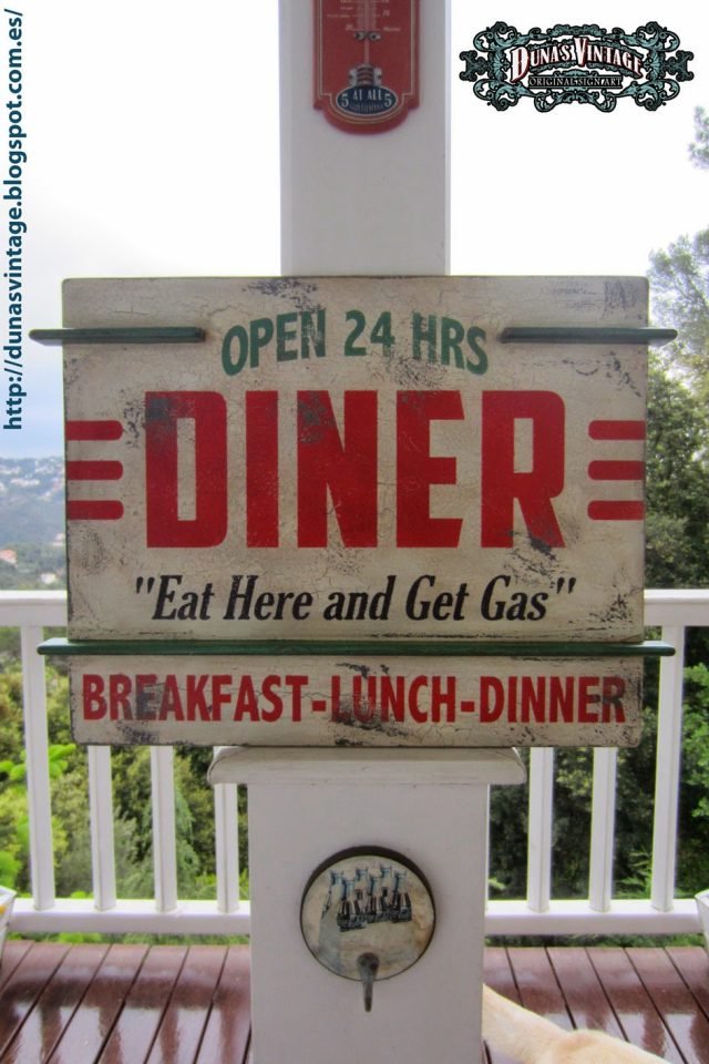 «DINER OPEN 24 HRS, Duna´s Vintage».