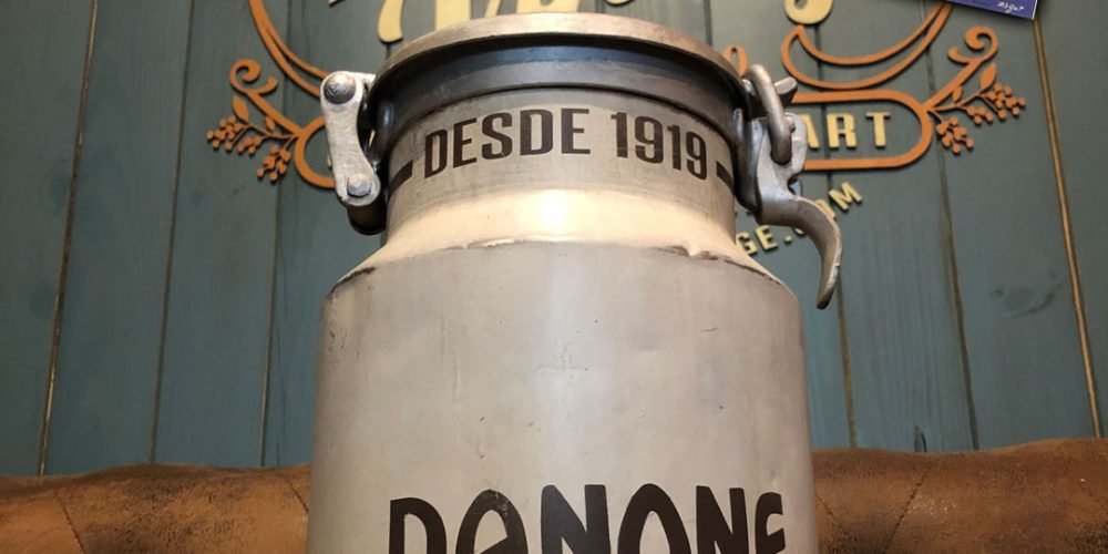 Lechera de Aluminio 10L. Personalizada de DANONE