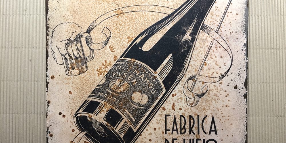 Chapa Metálica Mahou 43x60cm.