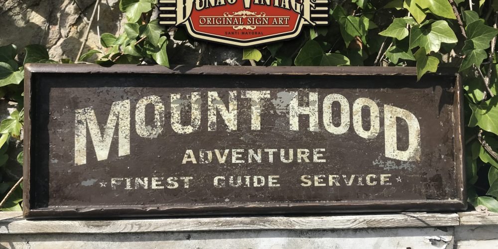 Cartel de Madera MOUNT HOOD ADVENTURE.