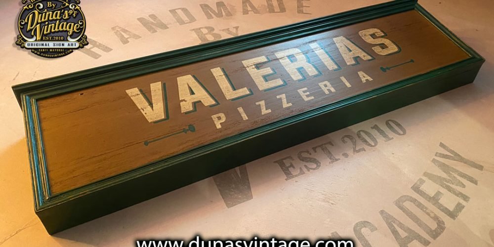 Cartel de madera Vintage, La Esencia de los 50 para VALERIAS Pizzería.