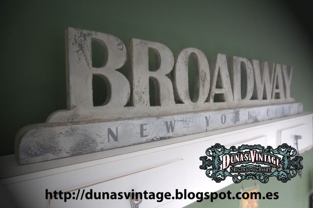 BROADWAY LETTERING, Duna´s Vintage.