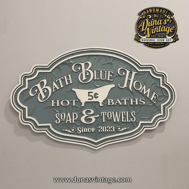 Cartel de madera con relieve BATH BLUE HOME.