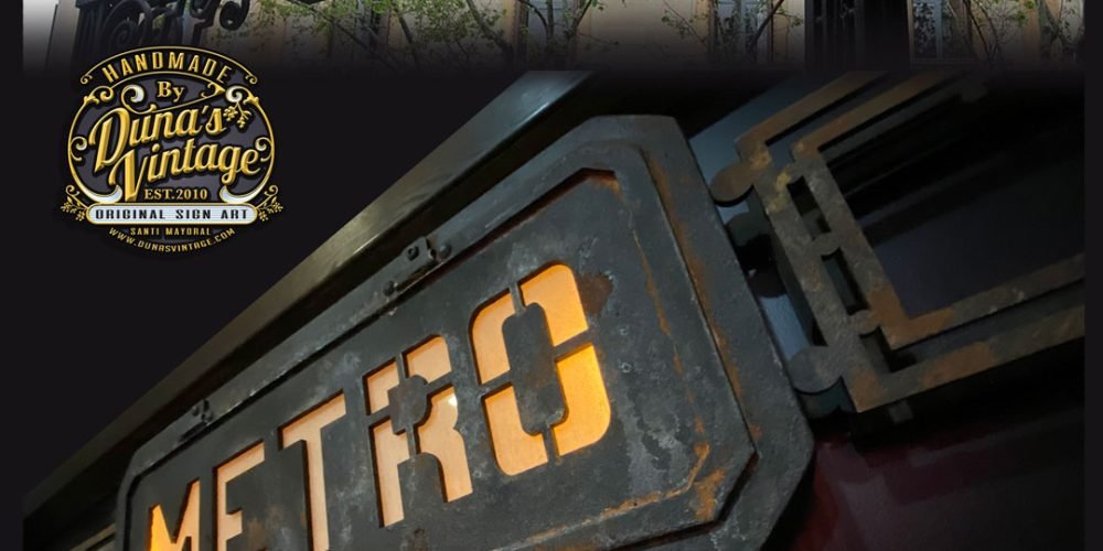 ¿Qué os parece este cartel modernista de 1924 fabricado todo en madera? Inspirado en la última entrada de metro que queda en pie en Urquinaona, Barcelona?