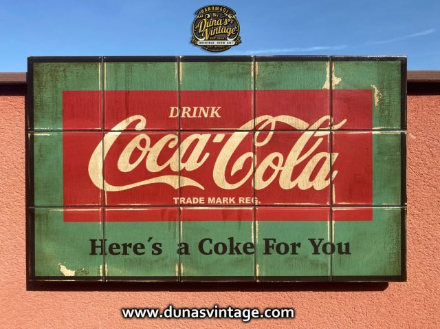 !Nueva línea de carteles pintados sobre azulejos¡ Publicidad 1955 Coca-Cola.