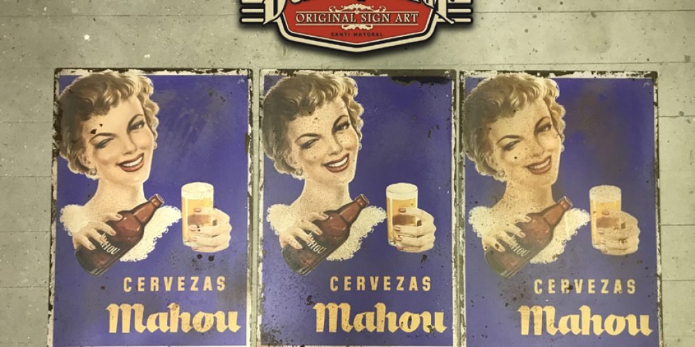 Chapa Metálica Mahou Blue Girl tamaño 42x50cm.