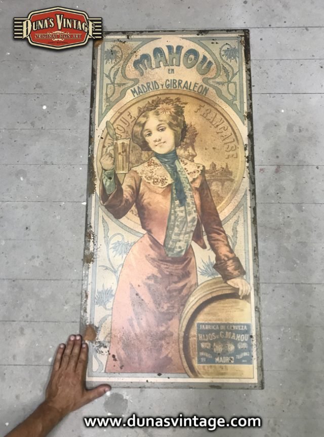 Chapa Metálica Hijos de C. Mahou Vintage Girl tamaño 108x50cm.