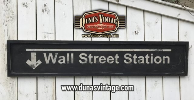 Cartel de Madera WALL STREET STATION.