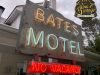 Cartel Bates Motel Con Luz Natural.