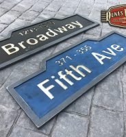 Placa Broadway & Fifth Ave.