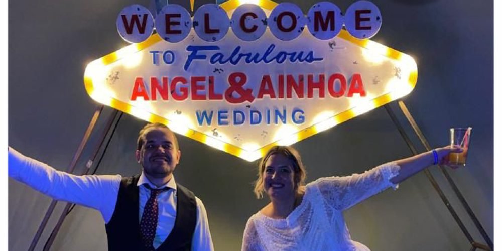 Cartel de Madera Welcome Angel & Ainhoa Wedding.