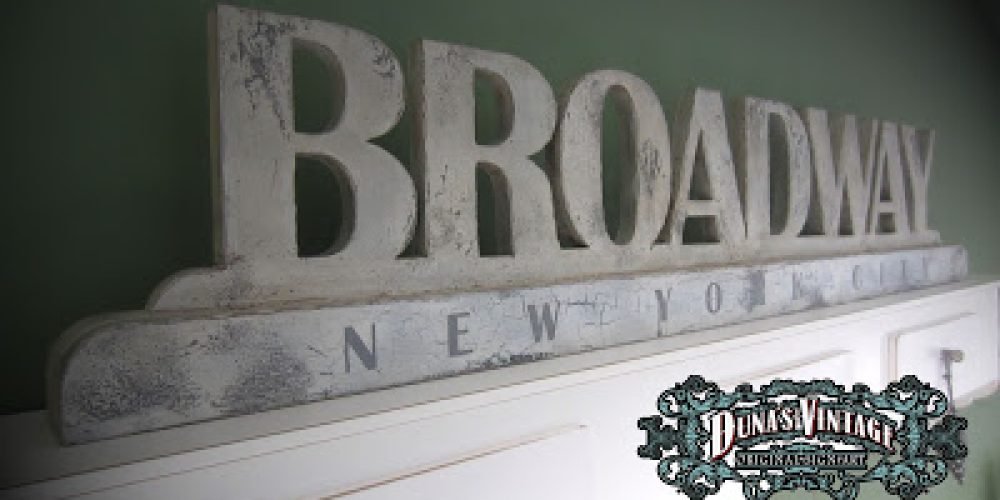 BROADWAY LETTERING, Duna´s Vintage. For Sale 150€