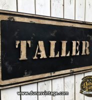 Cartel de Madera en Relieve TALLER