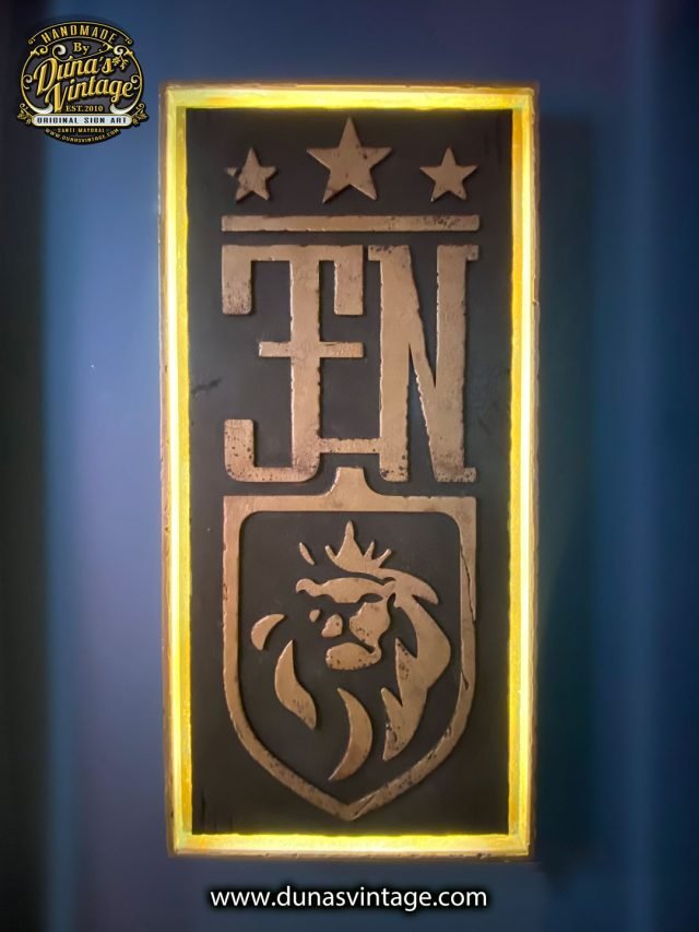 Nuevo cartel de Madera terminado para @Jose_Elias_Navarro y su podcast @Jen_Labs_Oficial Editar