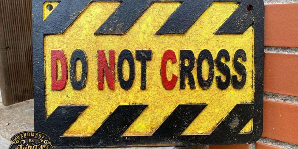Cartel en Relieve DO NOT CROSS