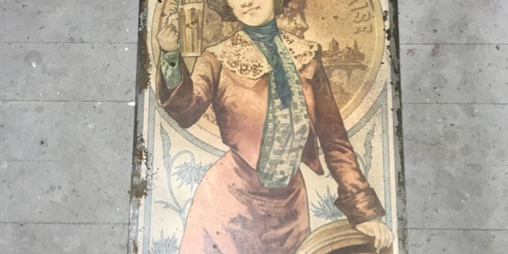 Chapa Metálica Hijos de C. Mahou Vintage Girl tamaño 108x50cm.