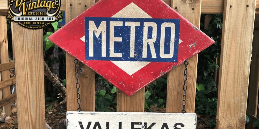 Cartel de Madera Metro Vallekas