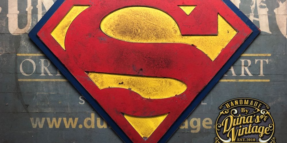 ESCUDO SUPERMAN TAMAÑO 700X540mm