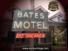 Cartel de Madera BATES MOTEL NEON
