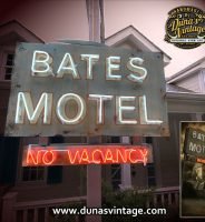 Cartel de Madera BATES MOTEL NEON
