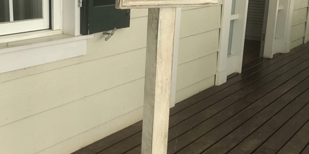 Cartel de Madera Totem para el KIOSKO