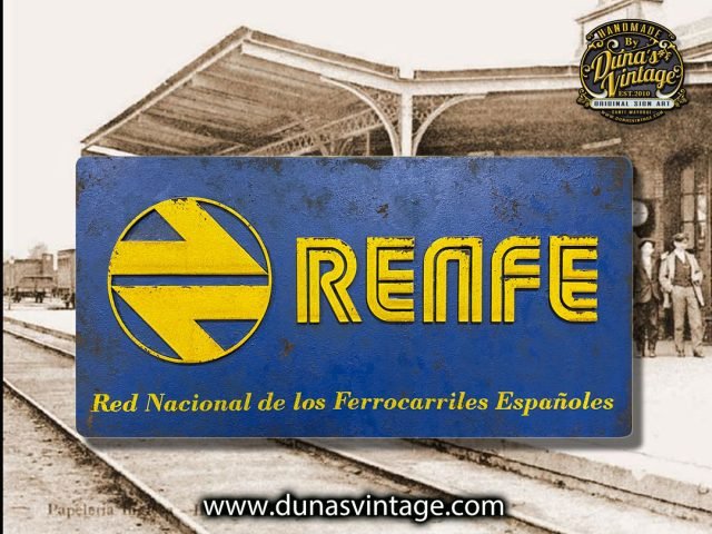 Placa de madera RENFE – Red Nacional de los Ferrocarriles Españoles.