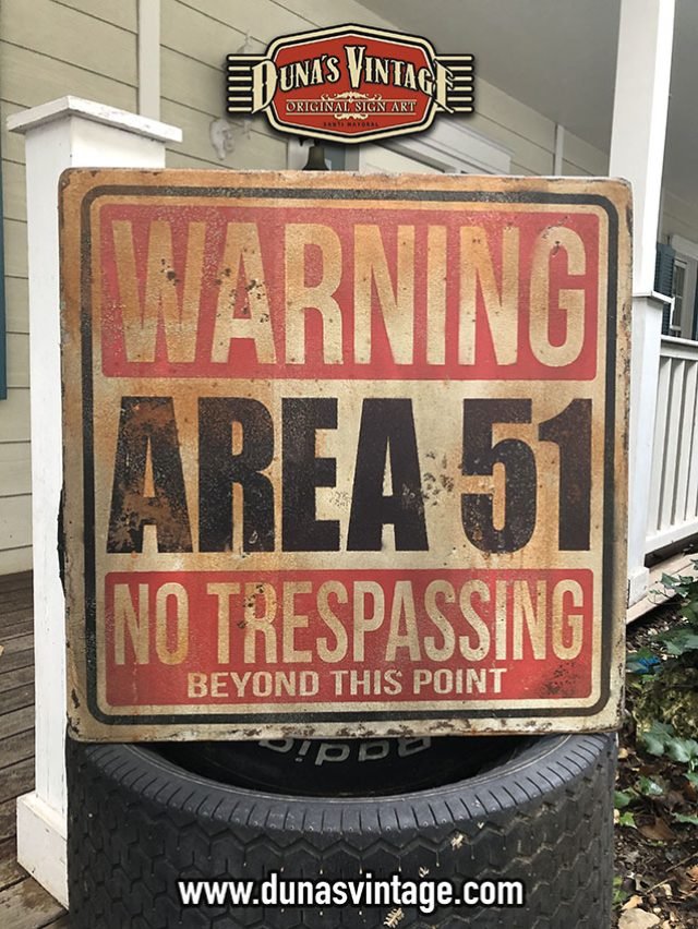 Cartel de Madera AREA 51