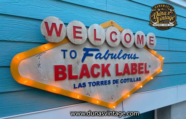¡Tu Propio Cartel al Estilo Welcome to Las Vegas! Personalizado por Duna’s Vintage