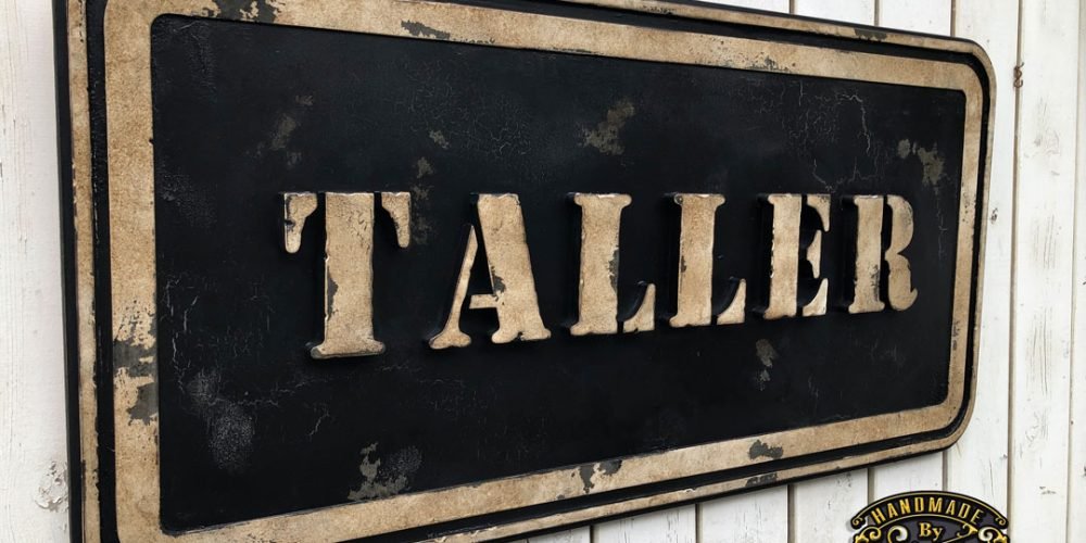 Cartel de Madera en Relieve TALLER