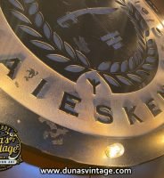 Cartel de Madera con Iluminación LAIESKEN BCN.