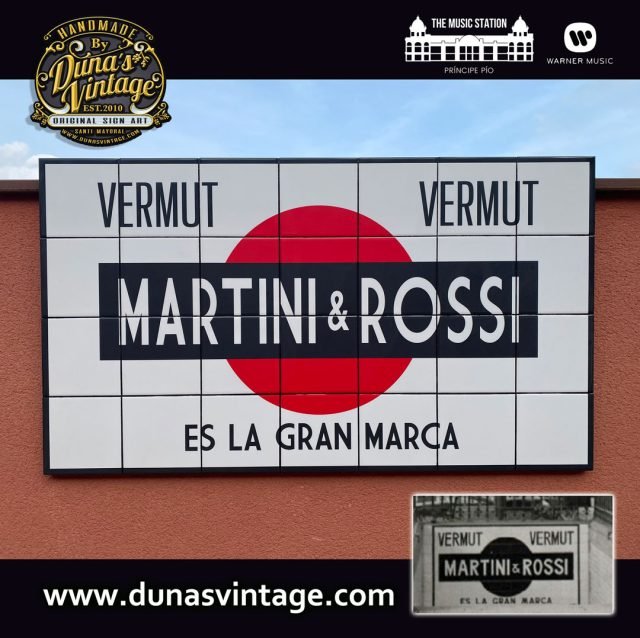 Publicidad sobre Azulejos Martini & Rossi Tamaño 100x64cm Warner Music Station.