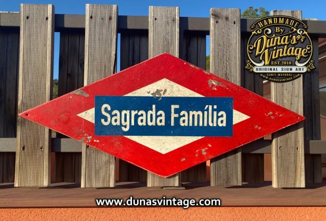 Placa de Madera Metro Sagrada Família.