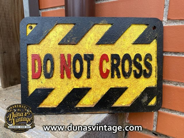Cartel en Relieve DO NOT CROSS