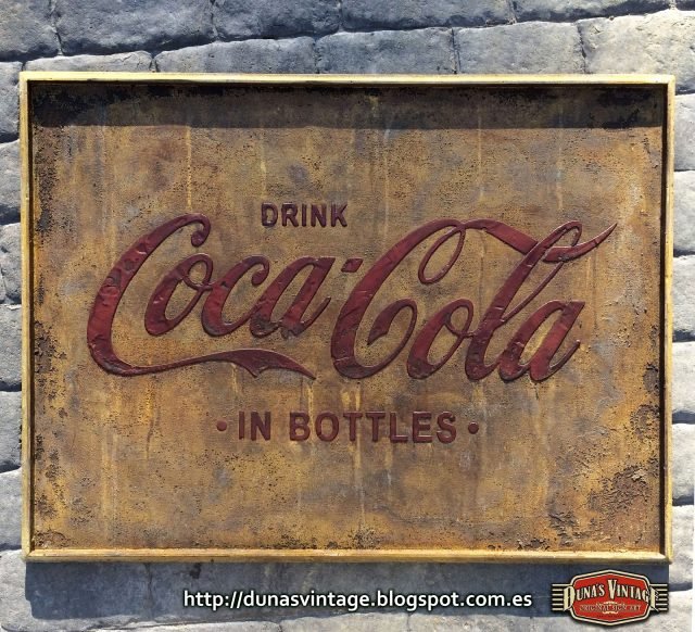 Réplica cartel de madera Coca-Cola IN BOTTLES, Yellow