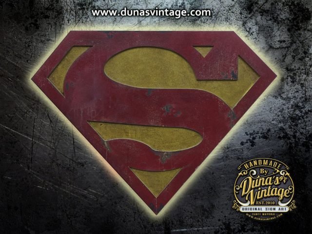 Escudo de Madera Superman Tamaño 70x54cm