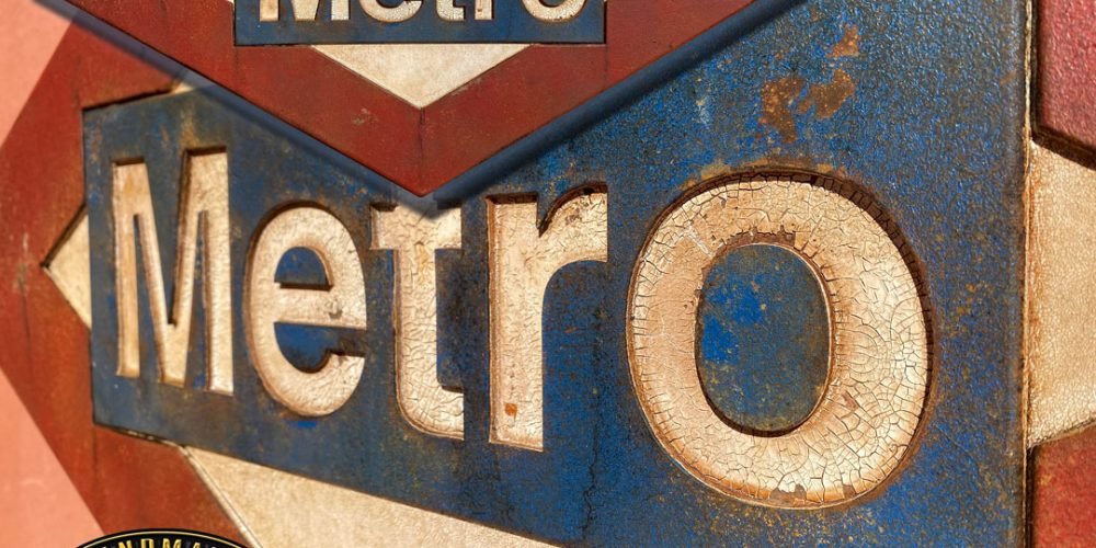 Placa de Madera en Relieve METRO Madrid.