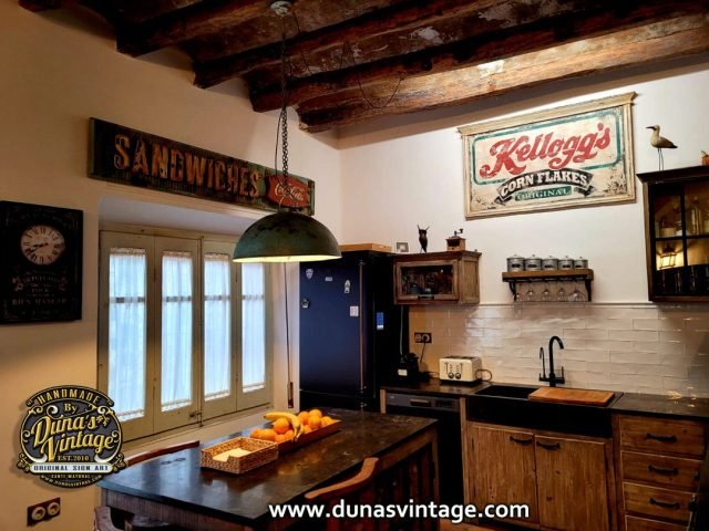 Fotos que me envía un cliente con carteles de Duna´s Vintage.