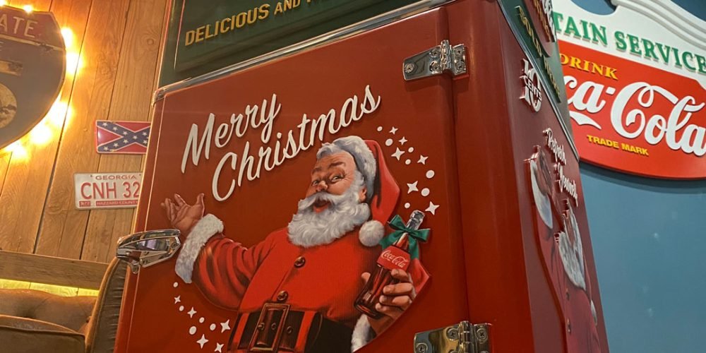 ¿Os gusta esta nevera restaurada y personalizada de Coca-Cola?