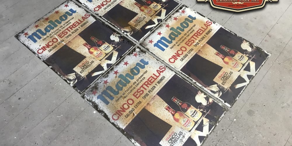 Chapa Metálica Mahou Camarero tamaño 42x50cm.