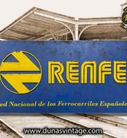 Placa de madera RENFE – Red Nacional de los Ferrocarriles Españoles.