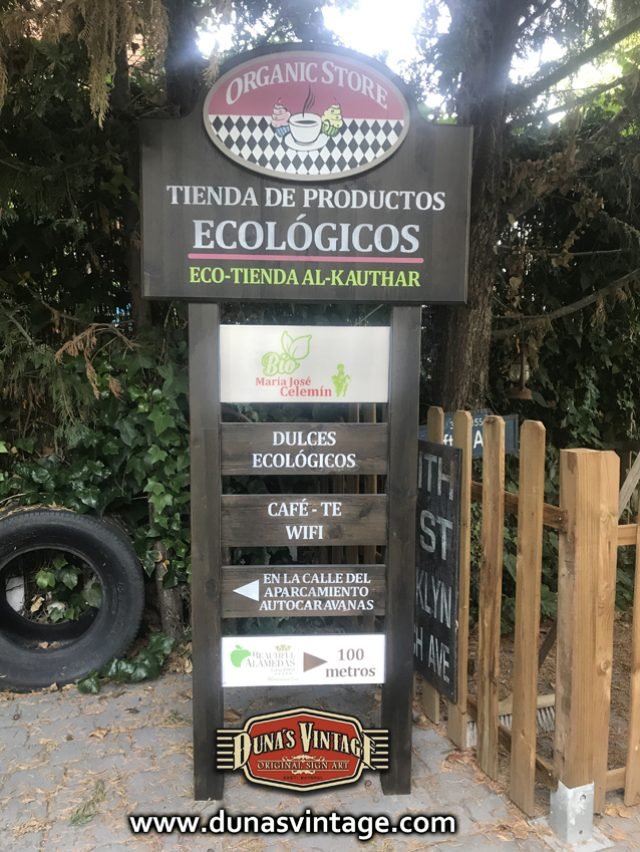 Tótem de Madera ORGANIC STORE, Eco-Tienda AL-KAUTHAR
