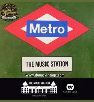 Cartel Placa Metro en Aluminio Warner Music Station.
