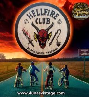 Cartel de Madera HELLFIRE CLUB de STRANGER THINGS.