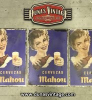 Chapa Metálica Mahou Blue Girl tamaño 42x50cm.