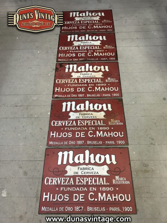 Chapa Metálica Mahou RED SIGN tamaño 42x50cm.